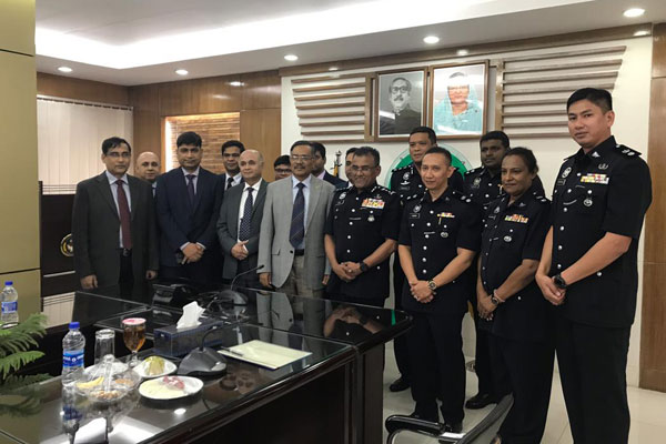 বাংলাদেশে কর্মব্যস্ত মালয়েশিয়ান পুলিশ টিম