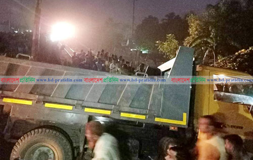 অল্পের জন্য রক্ষা পেল চট্টলা এক্সপ্রেস: দেড় ঘণ্টা পর ট্রেন চলাচল স্বাভাবিক