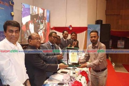 
রাজশাহীতে শ্রেষ্ঠ করদাতা সম্মাননা পেলেন ৪২ জন