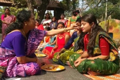 বোনদের মঙ্গল কামনায় ভারতের মালদহে বোনফোঁটা