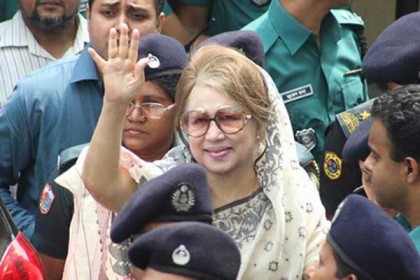 খালেদার কাভার্ডভ্যান পোড়ানো মামলায় মালামাল ক্রোক আদেশ পেছাল
