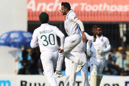 দুর্দান্ত সুইংয়ে রোহিত শর্মাকে ফেরালেন রাহী