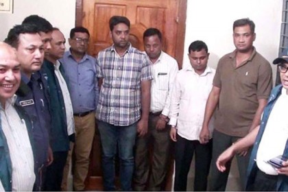 চাল আত্মসাতের অভিযোগে ঠাকুরগাঁওয়ে খাদ্য নিয়ন্ত্রকসহ আটক ৬
