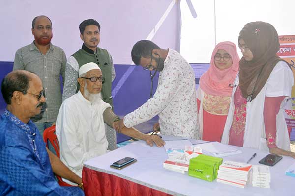 ফরিদপুরে পাঁচ শতাধিক রোগীকে বিনামূল্যে চিকিৎসা