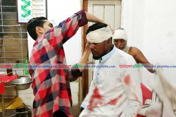 লক্ষ্মীপুরে সড়ক দুর্ঘটনায় আহত ১৩