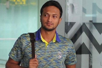 ওমরাহ পালনে সৌদি গেলেন সাকিব