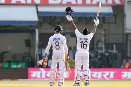 জাদেজা-উমেশের তাণ্ডবে লিড নিয়ে দিন শেষ করল ভারত