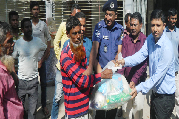 গলাচিপায় ঘূর্ণিঝড় বুলবুলে ক্ষতিগ্রস্ত জেলে ও দরিদ্রদের মাঝে ত্রাণ বিতরণ