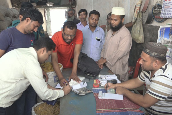 বরিশালের পিয়াজপট্টিতে ভ্রাম্যমাণ আদালতের অভিযান