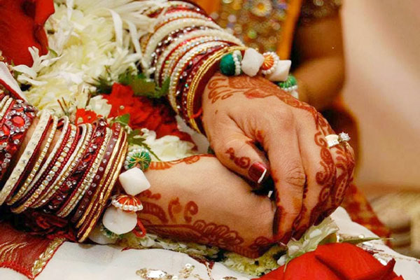 গভীর রাতে বিয়ের আয়োজন, ইউএনও আসার সংবাদে পালাল বর