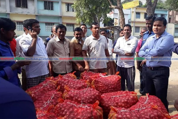কুষ্টিয়ায় পিয়াজের আড়তে অভিযান, জরিমানা-সিলগালা