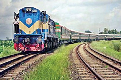 ৩১ ঘন্টা পর মিটারগেজ লাইনেও ট্রেন চলাচল শুরু