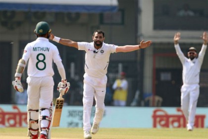 ফের ব্যাটিং বিপর্যয়, ইনিংস হারের শঙ্কায় বাংলাদেশ