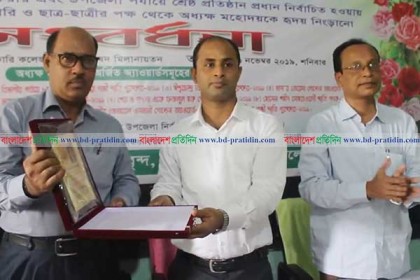 রাজশাহীতে অধ্যক্ষকে সংবর্ধনা দিলেন শিক্ষক-শিক্ষার্থীরা