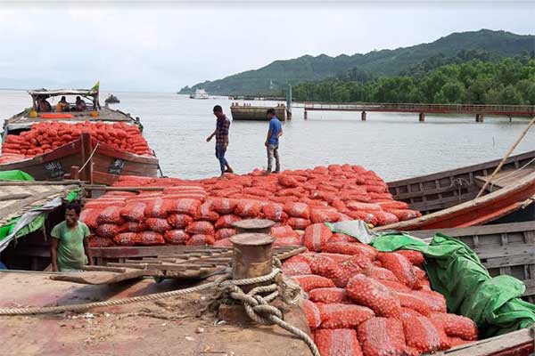 মিয়ানমার থেকে পিয়াজ আমদানি অব্যাহত, দাম কমেনি 