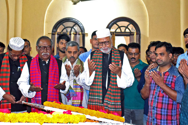 'আওয়ামী লীগের ছায়াতলে কিছু মানুষ হাজার কোটি টাকা হাতিয়ে নিল'