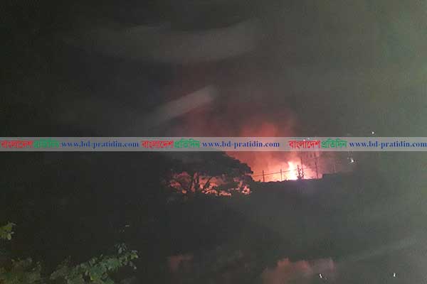 চৌমুহনীতে ভয়াবহ অগ্নিকাণ্ডে ব্যাপক ক্ষয়ক্ষতির আশঙ্কা