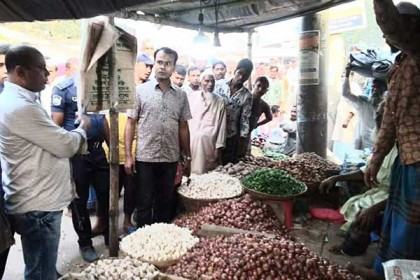 ফুলপুরে পুলিশের অভিযানে পিয়াজের বাজার নিয়ন্ত্রণে 