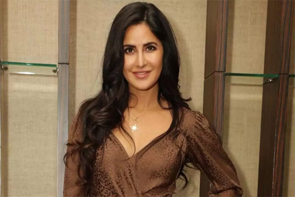 ‘স্পেশাল পার্সন’কে জন্মদিনে চমক দিলেন ক্যাটরিনা