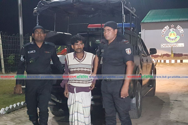 চাঁপাইনবাবগঞ্জে তিনটি বিদেশি পিস্তলসহ অস্ত্রব্যবসায়ী গ্রেফতার