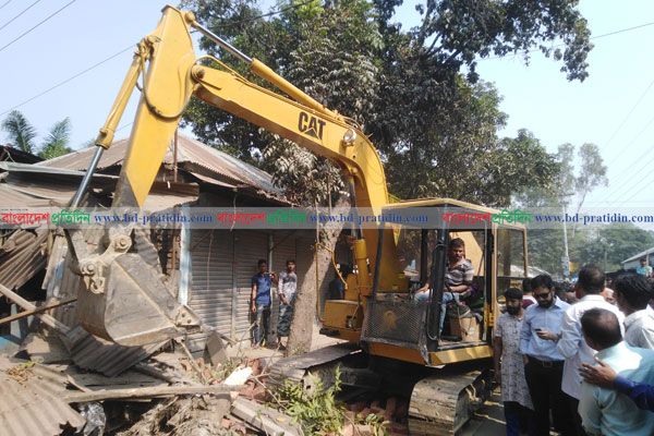 সিরাজগঞ্জে অবৈধ স্থাপনা উচ্ছেদ