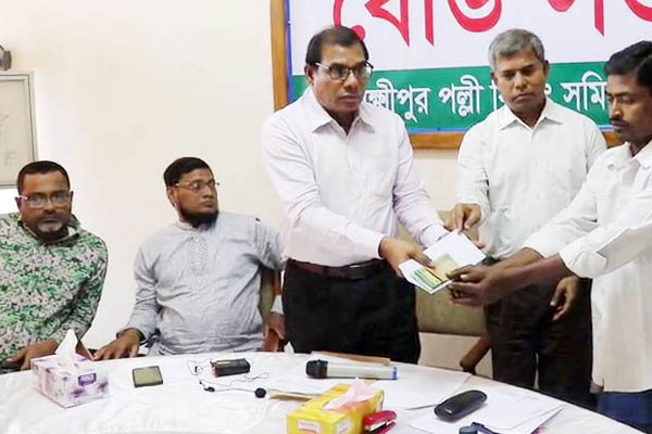 বিদ্যুৎ সংযোগের নামে নেয়া বাড়তি টাকা ফেরত পেলেন গ্রাহকরা

