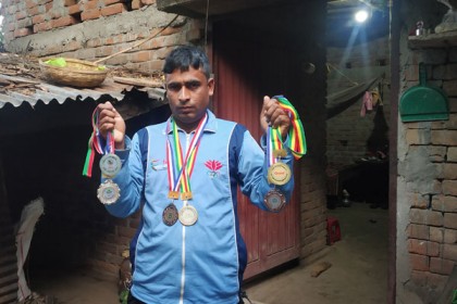 মার্শাল আর্টে বহু পুরস্কার পাওয়া প্রতিবন্ধী নাসির কাজ চান