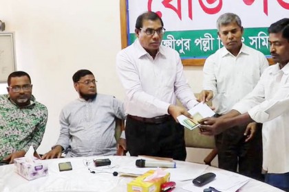 বিদ্যুৎ সংযোগের নামে নেয়া বাড়তি টাকা ফেরত পেলেন গ্রাহকরা

