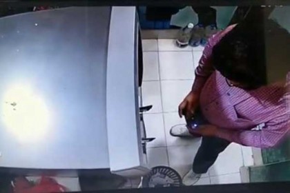 'এটিএম বুথে' আবারও প্রতারকের থাবা, দু'দিনে উধাও সাড়ে ৯ লাখ টাকা (ভিডিও)