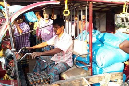 নওগাঁয় গুজবে লবণ কেনার হিড়িক, জরিমানা