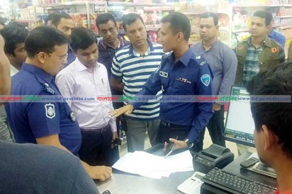 বেশি দামে লবণ বিক্রি, কুমিল্লায় ৪০ মামলায় ৮ লাখ টাকা জরিমানা
