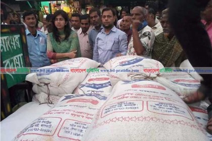 বোয়ালমারীতে লবণের দাম বেশি নেওয়ায় জরিমানা