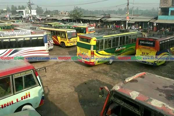 নওগাঁর সকল রুটে বাস চলাচল বন্ধ, দুর্ভোগে যাত্রীরা