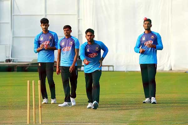 দিবা-রাত্রির টেস্টে স্পিনারদের যে পরামর্শ দিলেন ভেট্টোরি