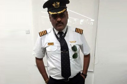 ১৫ বার পাইলট সেজে বিমানে, ঘুরেছেন দেশ-বিদেশ!