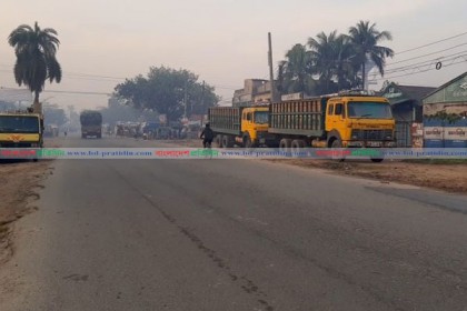 পরিবহন ধর্মঘটে ভোগান্তিতে নাটোরের জনসাধারণ 