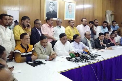 মধ্যরাত পর্যন্ত রুদ্ধদ্বার বৈঠকের পর পরিবহন ধর্মঘট প্রত্যাহার