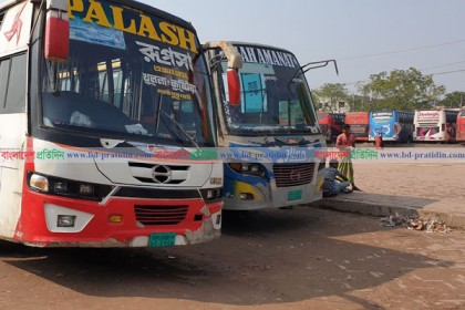খুলনায় বাস ধর্মঘট অব্যাহত, চলছে না ট্রাক-কাভার্ডভ্যান