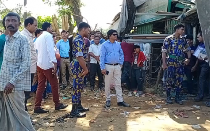 টেকনাফে অবৈধ স্থাপনা উচ্ছেদ ও জরিমানা আদায়