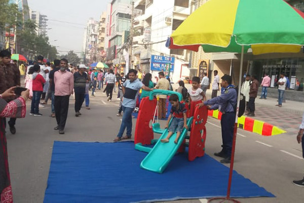 উত্তরায় গাড়িমুক্ত সড়ক উদ্বোধন করলেন ডিএনসিসি মেয়র