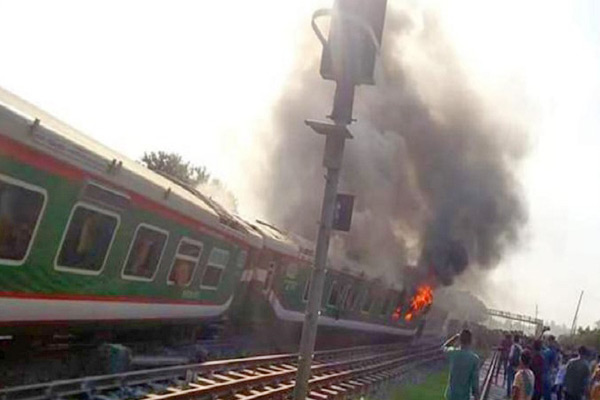 উল্লাপাড়ায় ট্রেন দুর্ঘটনার কারণ লুপ লাইনের ত্রুটি