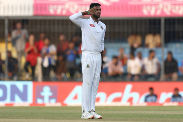 রোহিতকে ফেরালেন এবাদত 