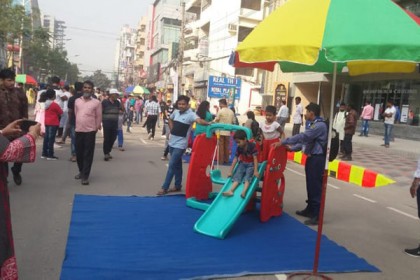 উত্তরায় গাড়িমুক্ত সড়ক উদ্বোধন করলেন ডিএনসিসি মেয়র