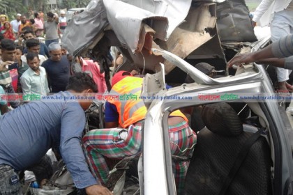 মুন্সিগঞ্জে বাস-বরযাত্রীবাহী মাইক্রোবাস সংঘর্ষ, নিহত ১১