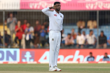 রোহিতকে ফেরালেন এবাদত 