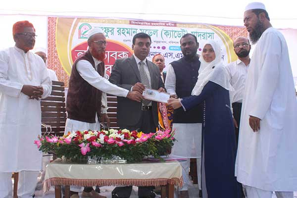বরিশালের লুৎফুর রহমান মডেল মাদ্রাসায় অভিভাবক সমাবেশ 