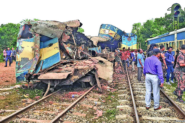 যে কারণে ধুঁকছে রেল
