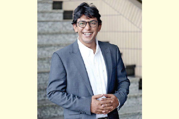 হাওয়ার শুটিং শেষে ঢাকা ফিরেছেন চঞ্চল চৌধুরী