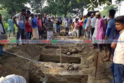একসঙ্গে মৃত্যু, দাফনও একই কবরস্থানে ৮ জনের