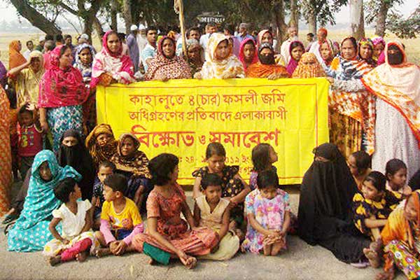কাহালুতে জমি অধিগ্রহণের প্রতিবাদে সড়ক অবরোধ